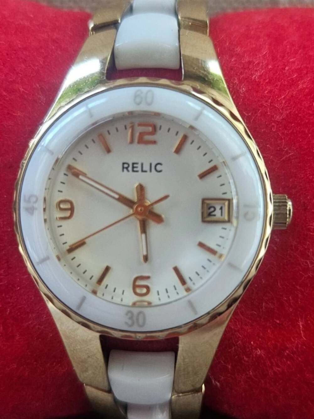 Relic Ladies Wristwatch White/Gold Tone Analog Quartz Date Calendar Wrist Watch
